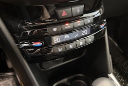 vihreä Peugeot 2008 2019 kuva 22.