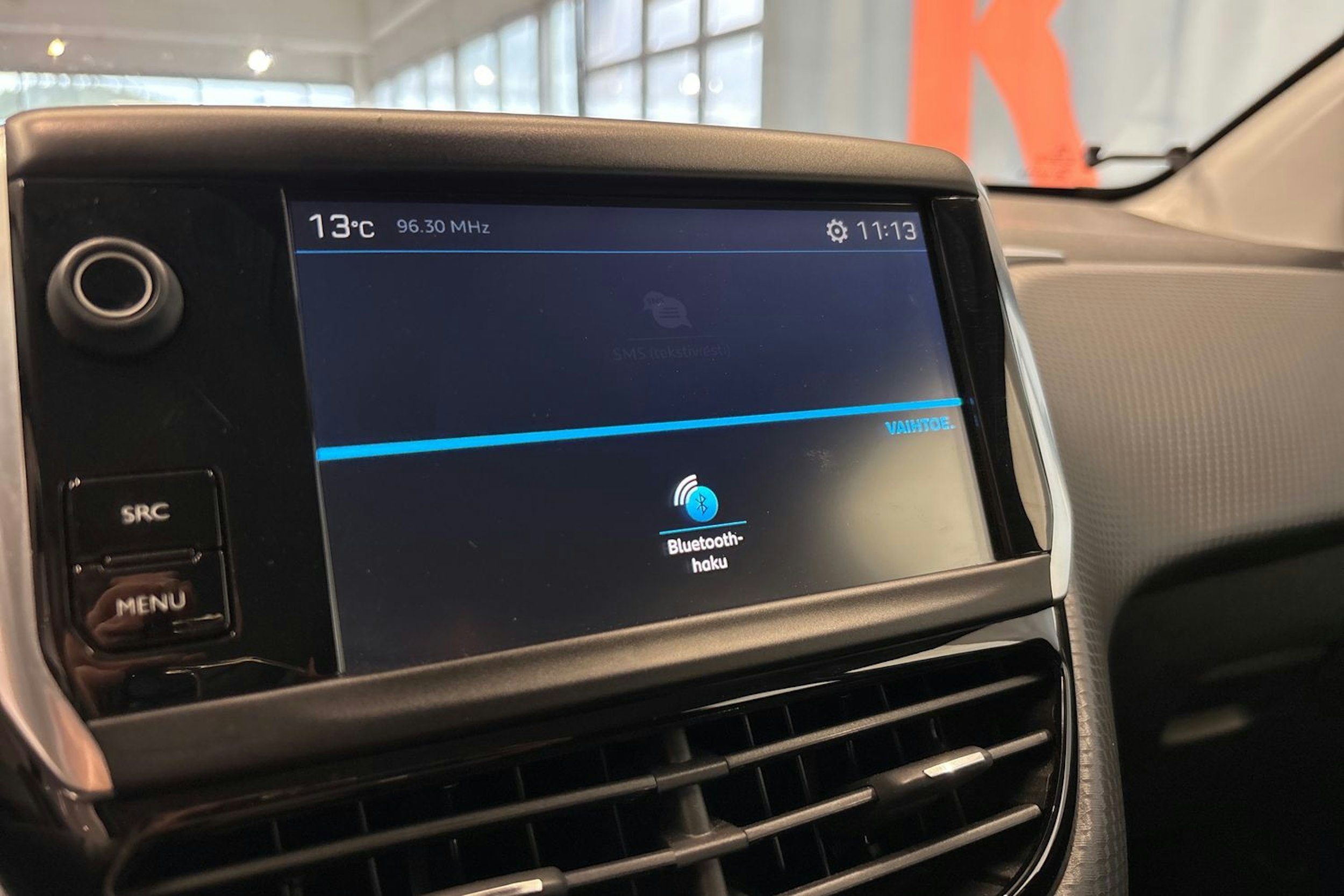 vihreä Peugeot 2008 2019 kuva 24.