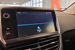 vihreä Peugeot 2008 2019 kuva 24.