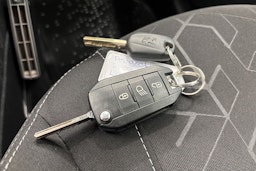 vihreä Peugeot 2008 2019 kuva 28.