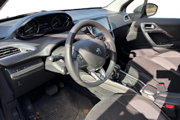 harmaa Peugeot 2008 2019 kuva 3.