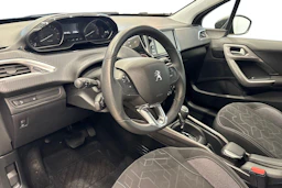 harmaa Peugeot 2008 2019 kuva 6.
