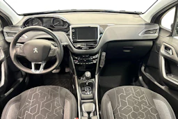 harmaa Peugeot 2008 2019 kuva 7.