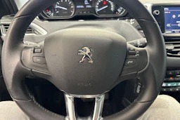 harmaa Peugeot 2008 2019 kuva 15.