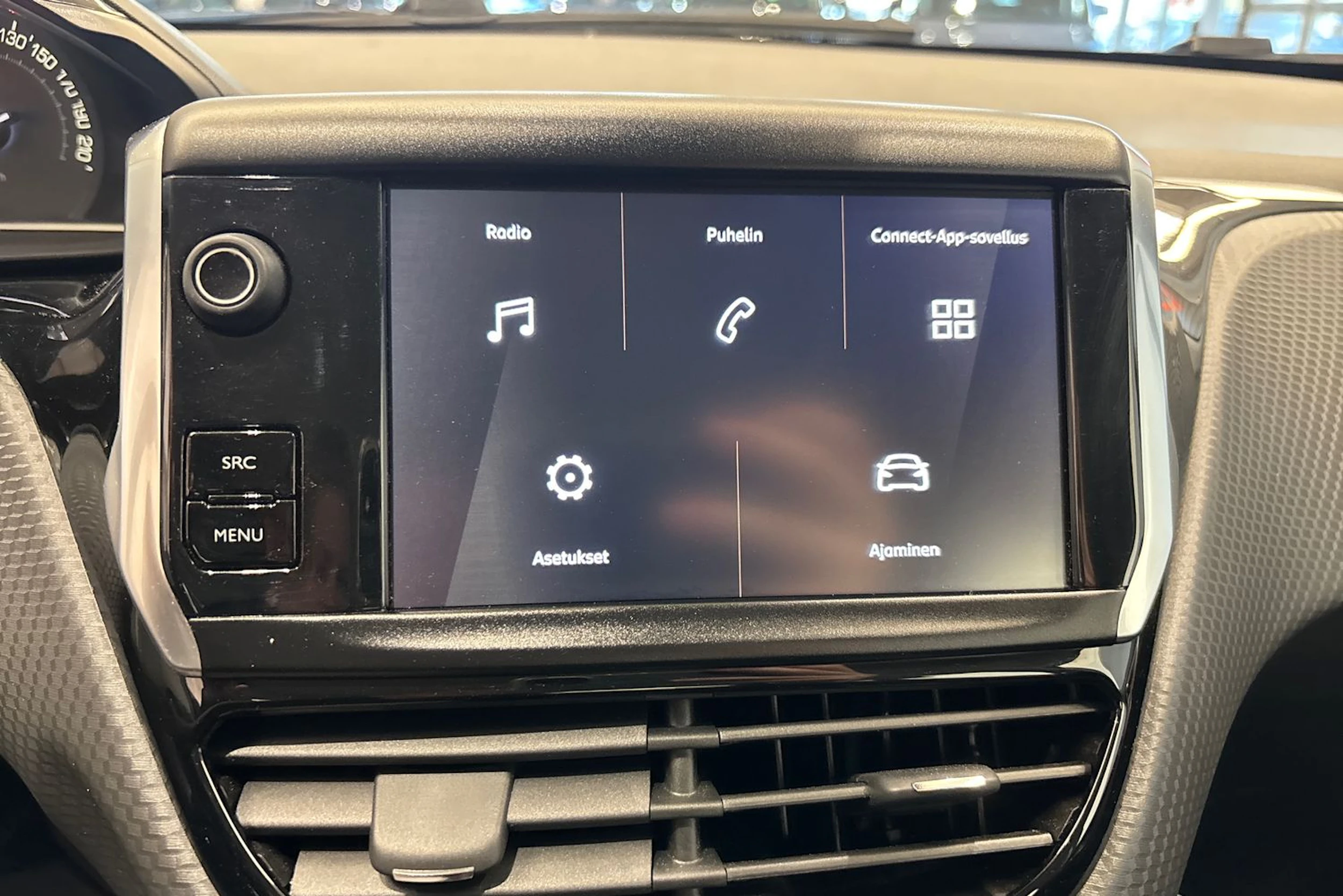 harmaa Peugeot 2008 2019 kuva 18.