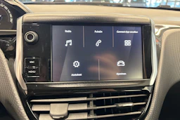 harmaa Peugeot 2008 2019 kuva 18.