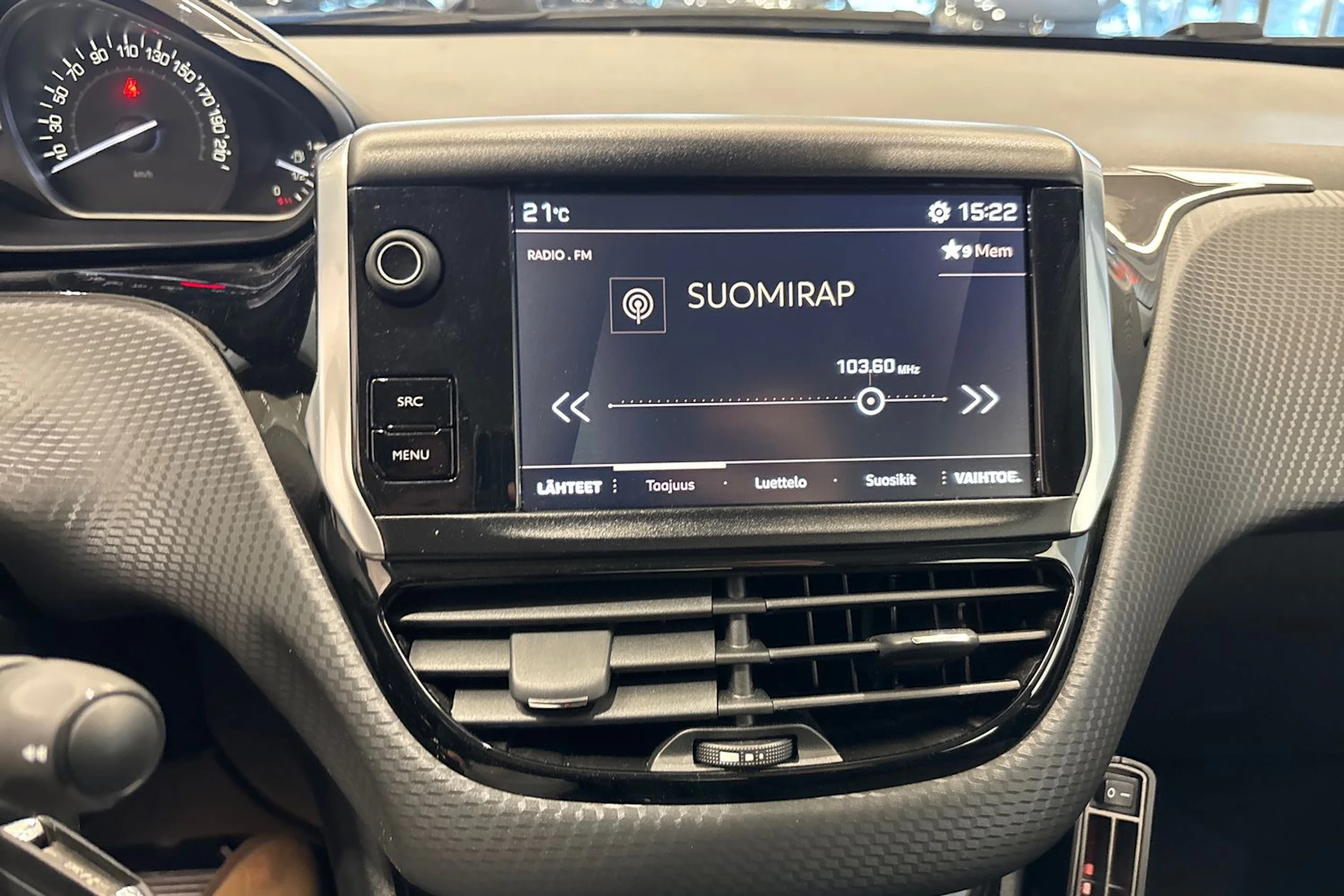 harmaa Peugeot 2008 2019 kuva 19.