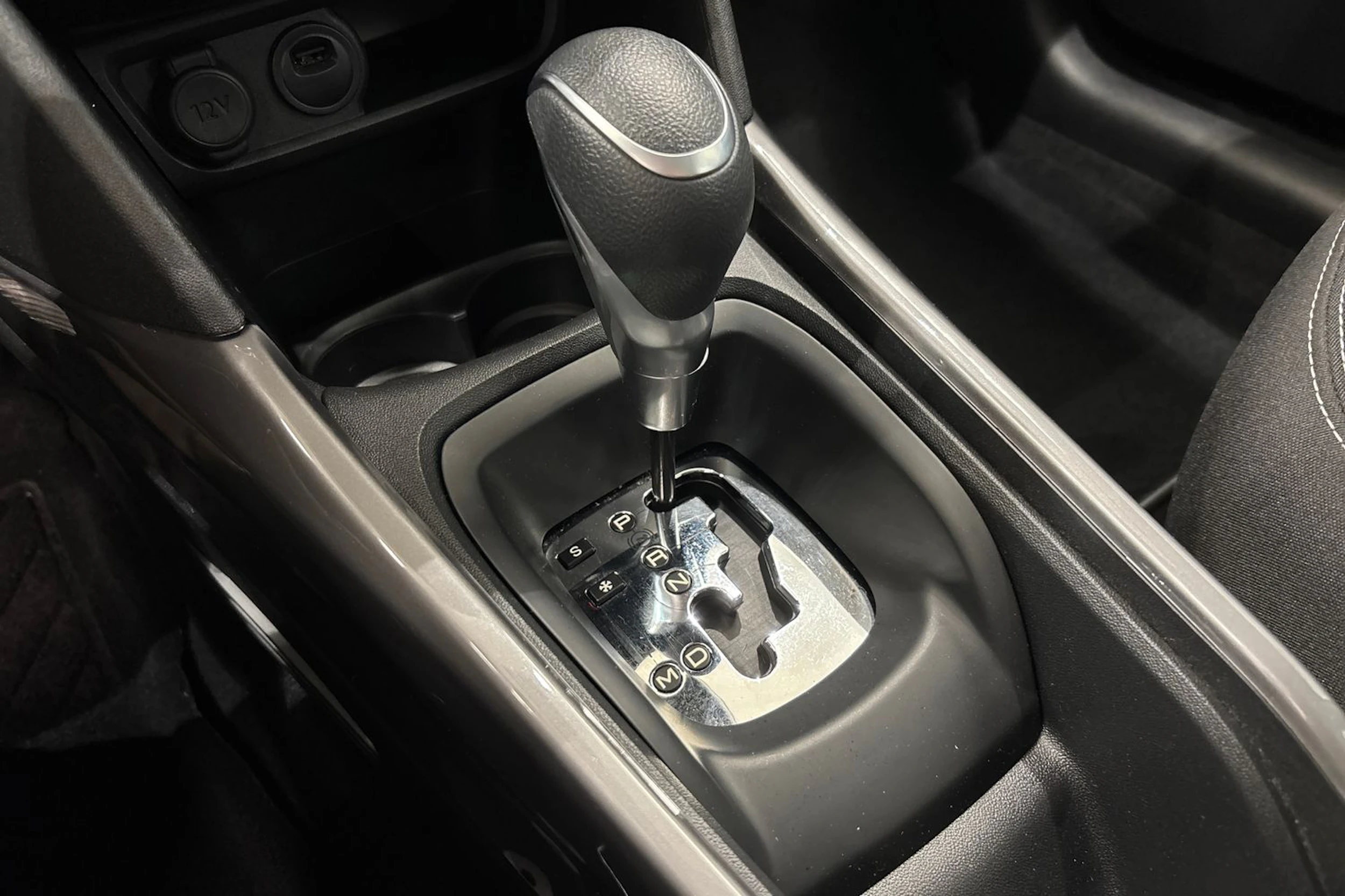 harmaa Peugeot 2008 2019 kuva 23.