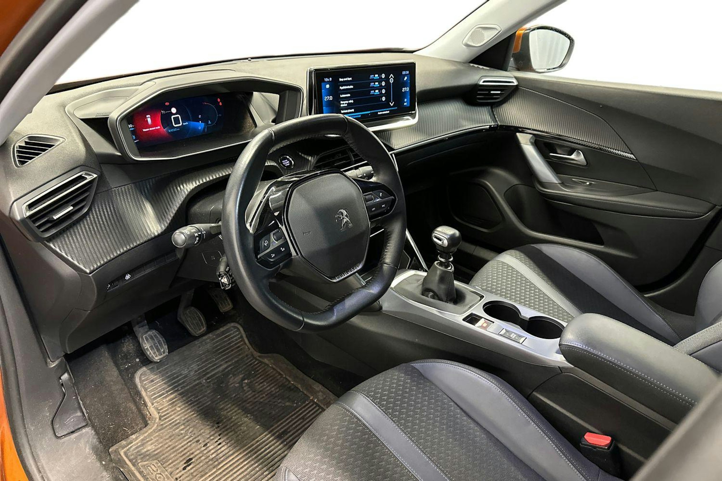 Oranssi Peugeot 2008 2020 kuva 3.