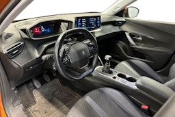 Oranssi Peugeot 2008 2020 kuva 3.