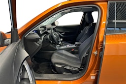 Oranssi Peugeot 2008 2020 kuva 11.