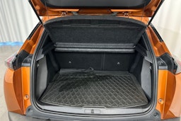 Oranssi Peugeot 2008 2020 kuva 14.