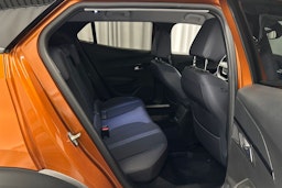 Oranssi Peugeot 2008 2020 kuva 15.