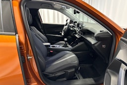 Oranssi Peugeot 2008 2020 kuva 16.