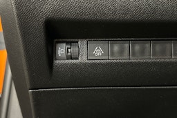 Oranssi Peugeot 2008 2020 kuva 18.