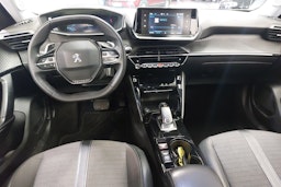 Valkoinen Peugeot 2008 2021 kuva 7.