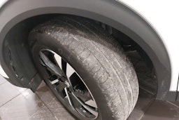 Valkoinen Peugeot 2008 2021 kuva 10.