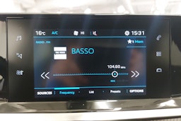 Valkoinen Peugeot 2008 2021 kuva 17.