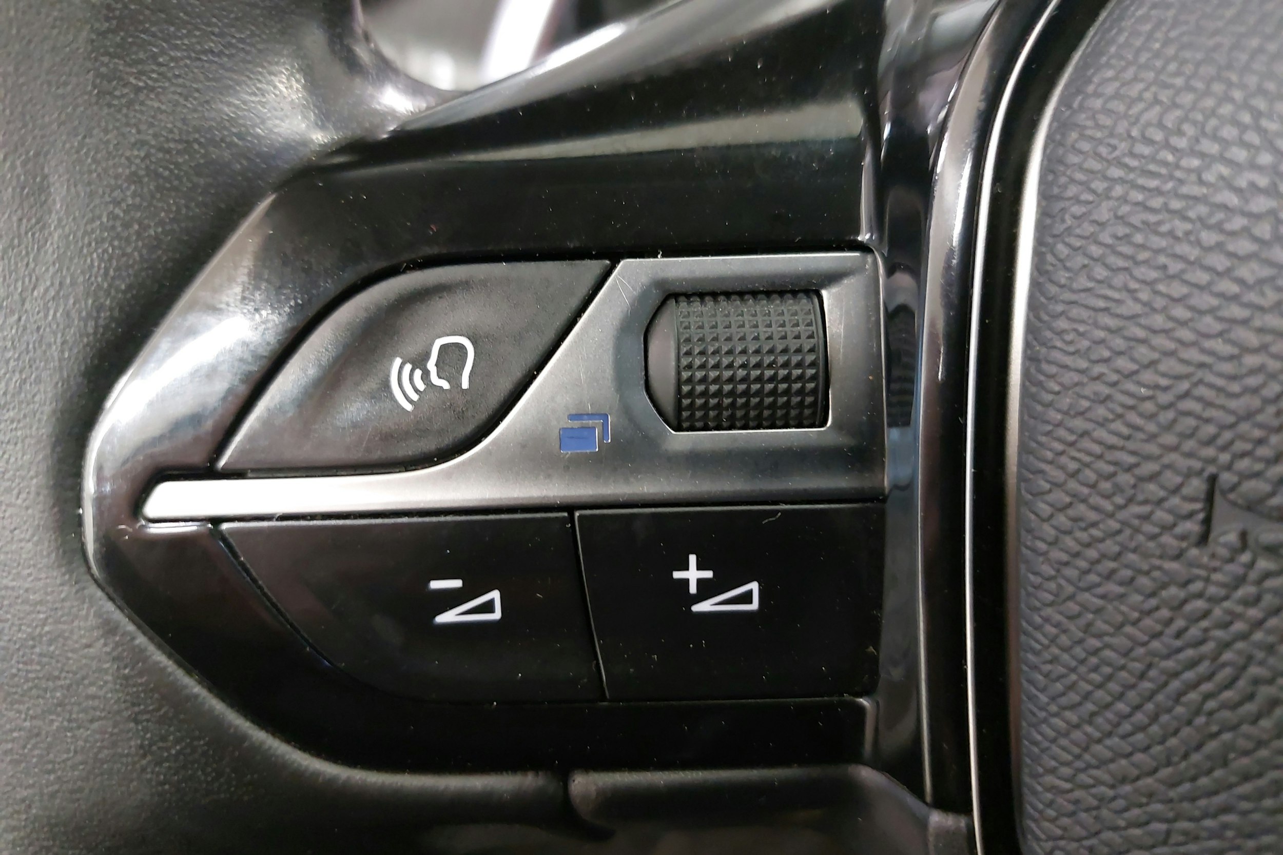 Valkoinen Peugeot 2008 2021 kuva 20.