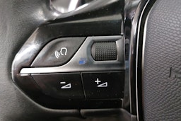 Valkoinen Peugeot 2008 2021 kuva 20.