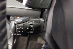 Valkoinen Peugeot 2008 2021 kuva 21.