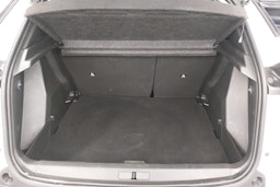 Valkoinen Peugeot 2008 2021 kuva 24.