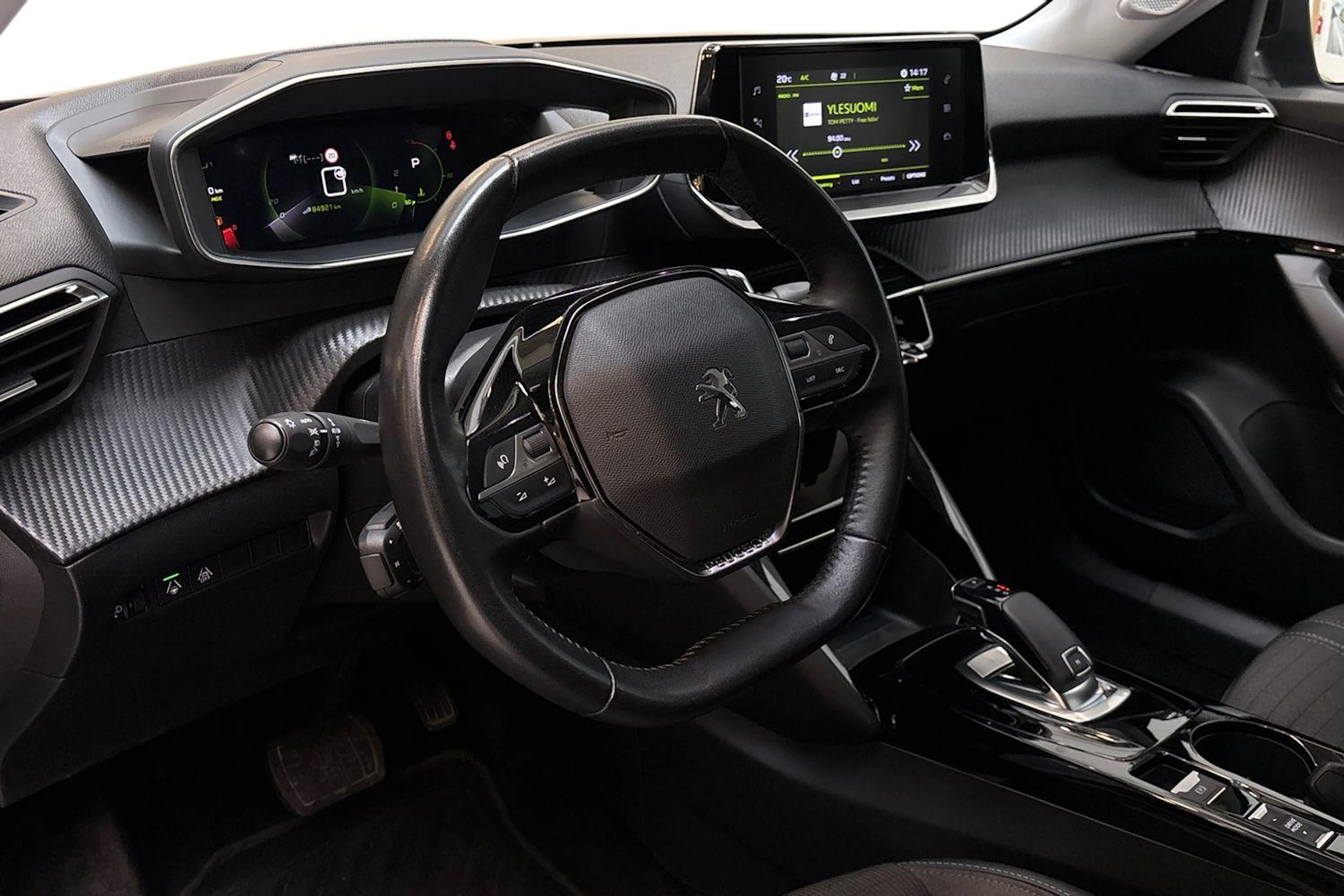 Musta Peugeot 2008 2021 kuva 6.