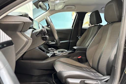 Musta Peugeot 2008 2021 kuva 11.