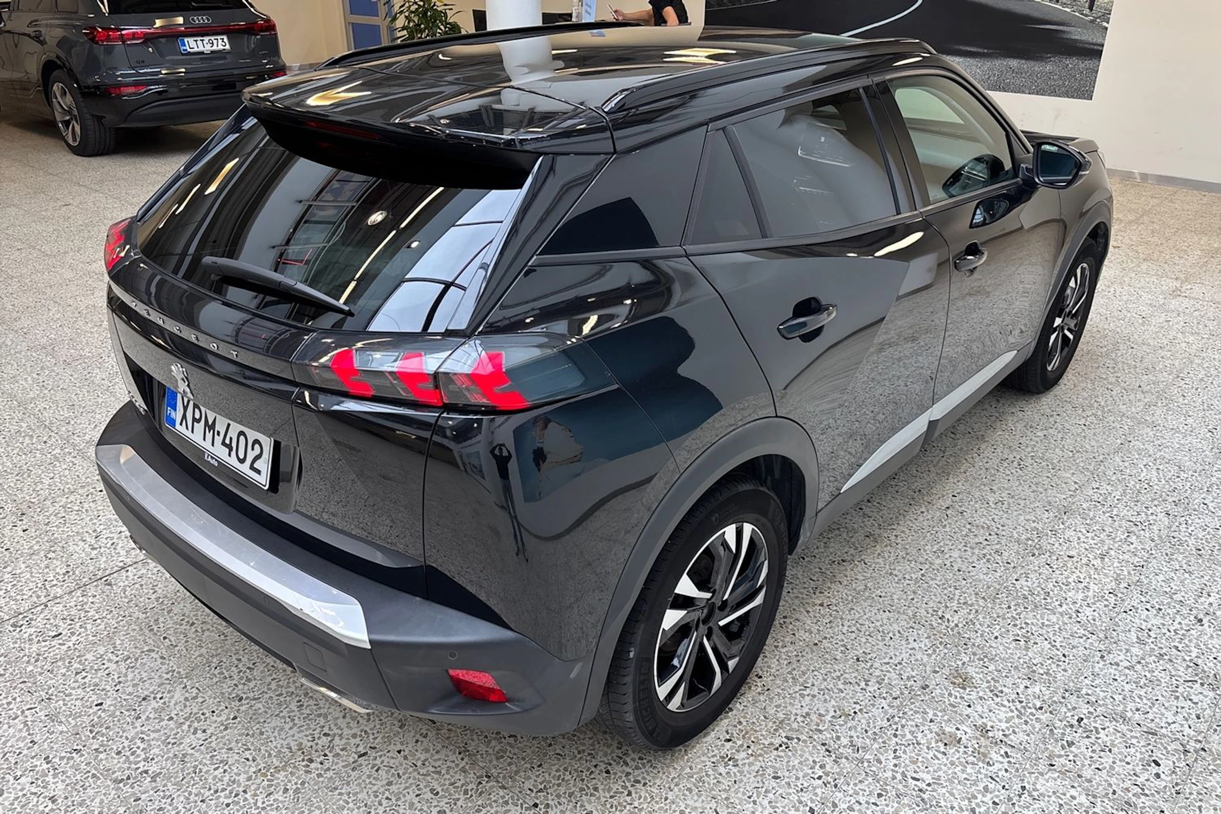 Musta Peugeot 2008 2021 kuva 18.