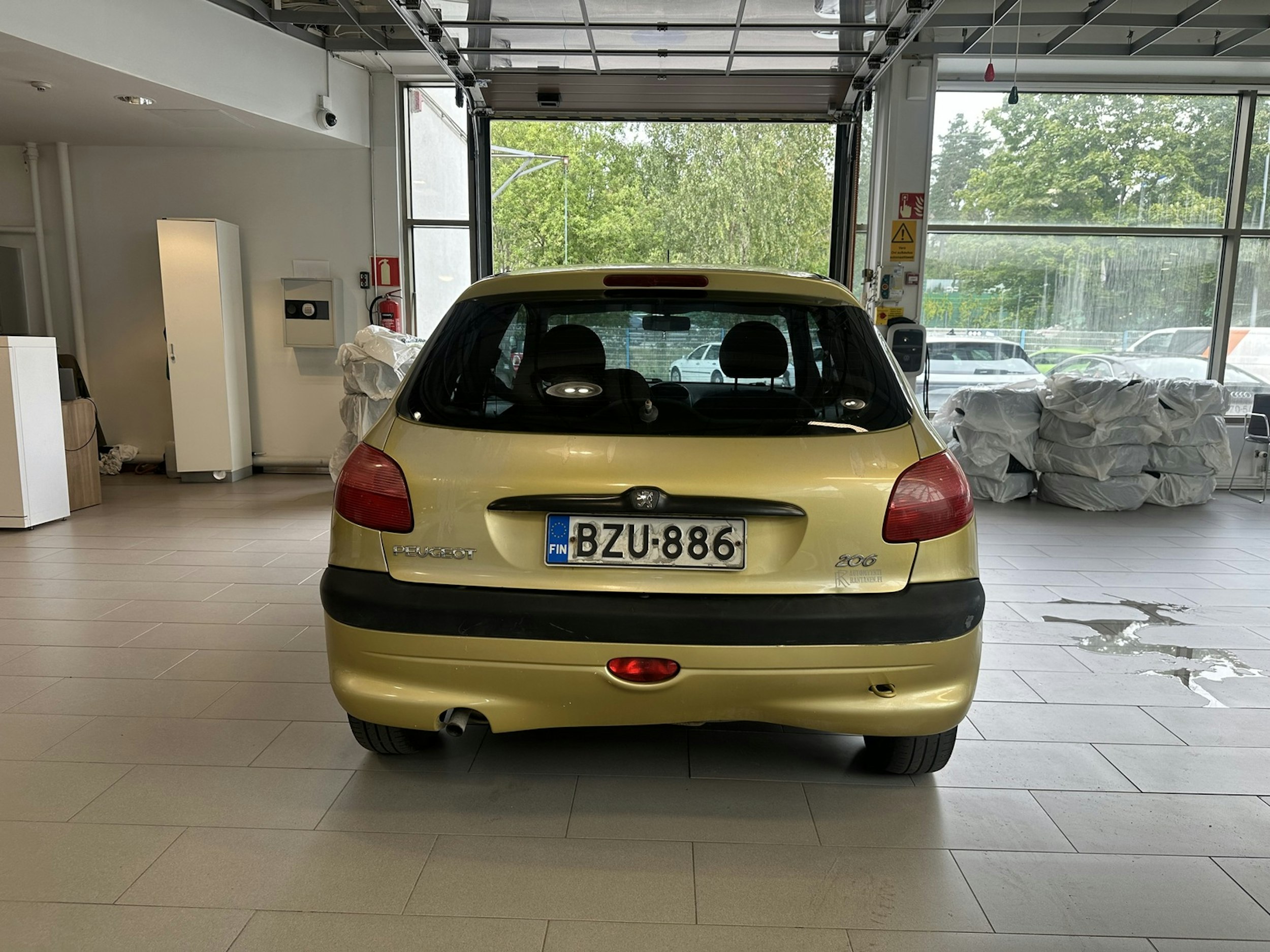 keltainen Peugeot 206 2002 kuva 5.
