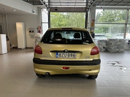 keltainen Peugeot 206 2002 kuva 5.