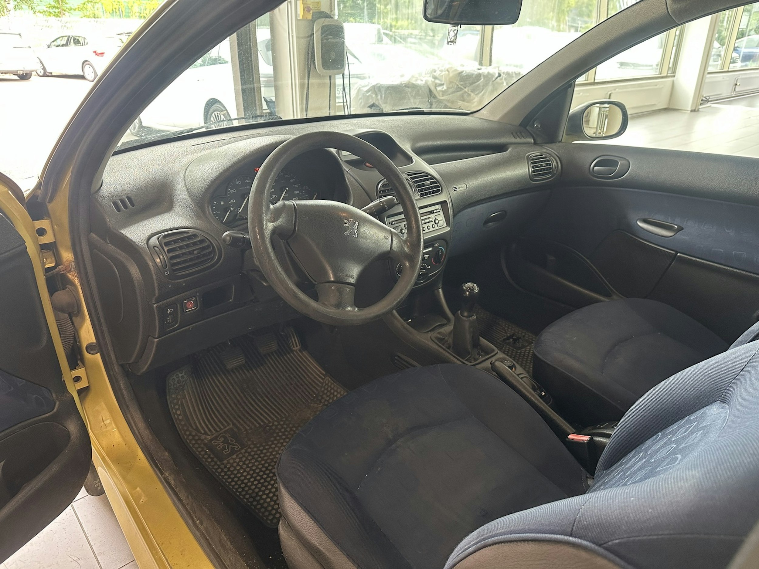 keltainen Peugeot 206 2002 kuva 6.
