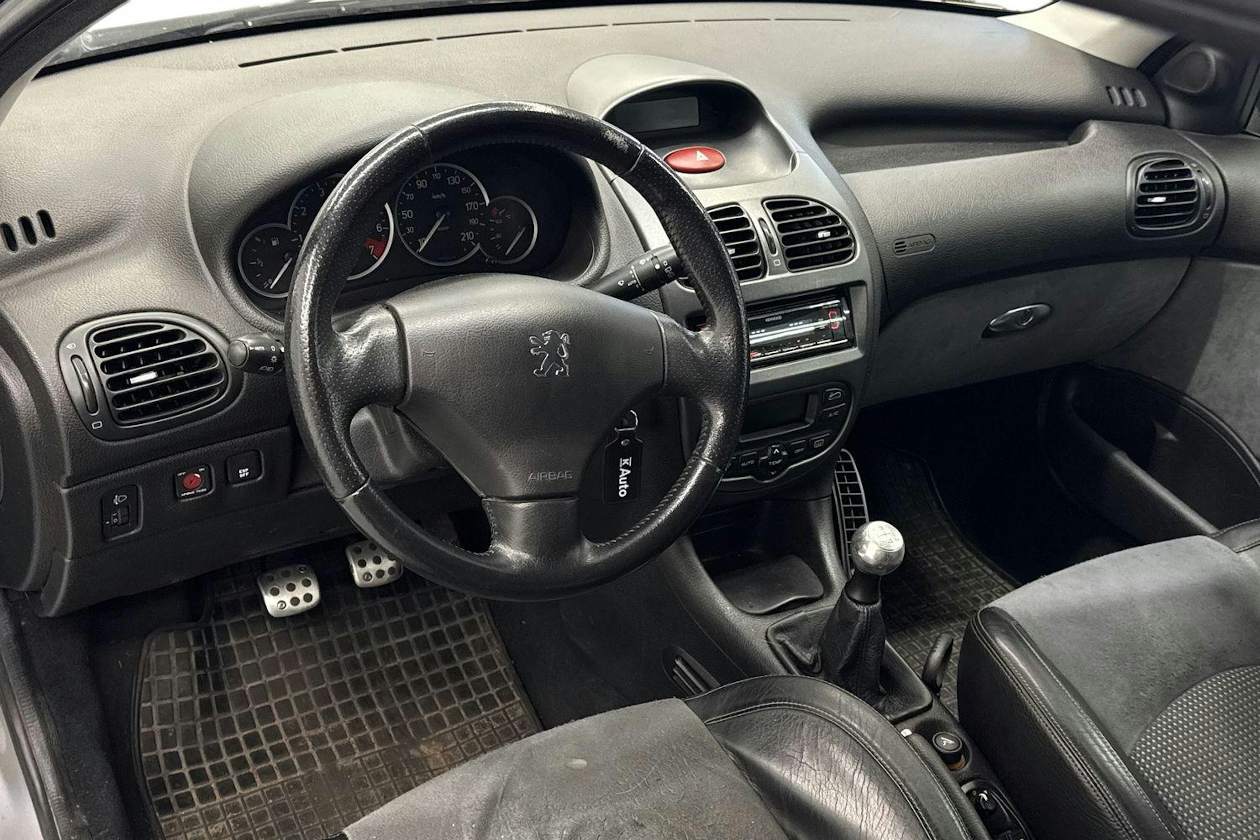 Harmaa Peugeot 206 2004 kuva 6.