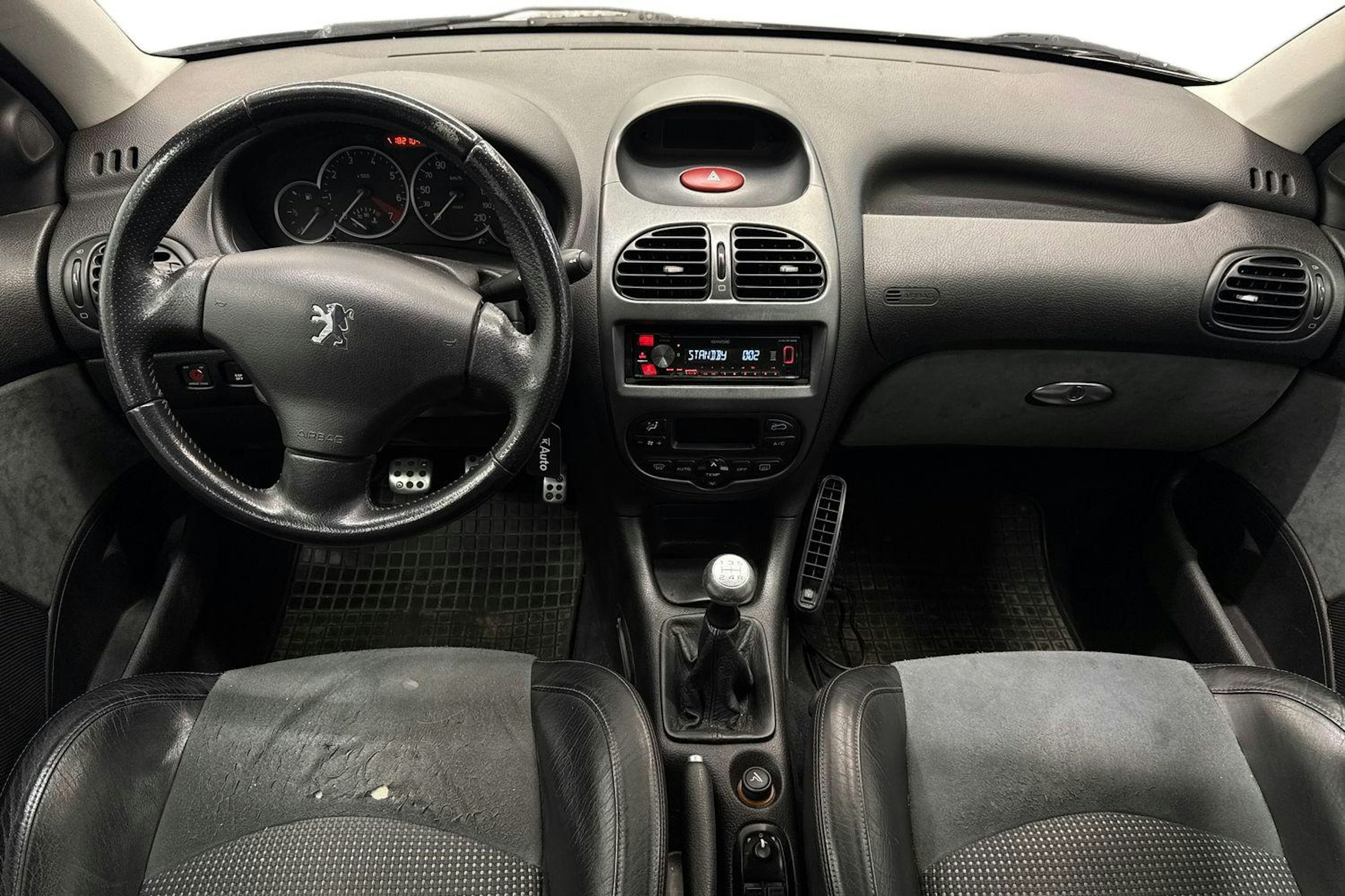 Harmaa Peugeot 206 2004 kuva 7.