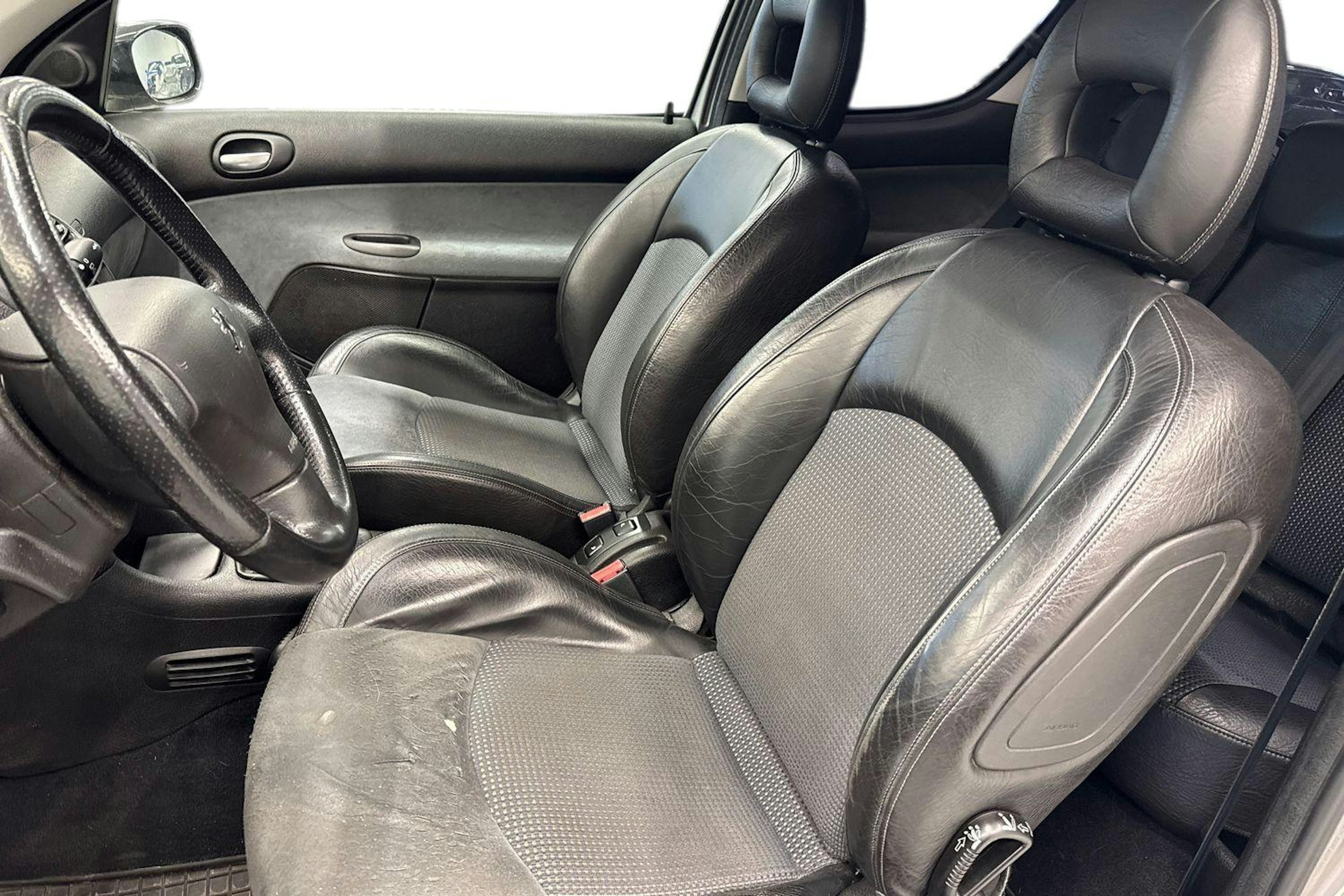 Harmaa Peugeot 206 2004 kuva 9.