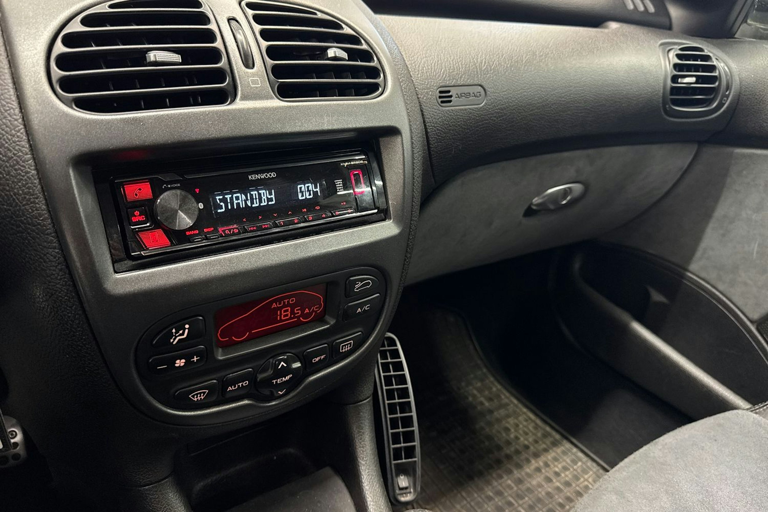 Harmaa Peugeot 206 2004 kuva 14.
