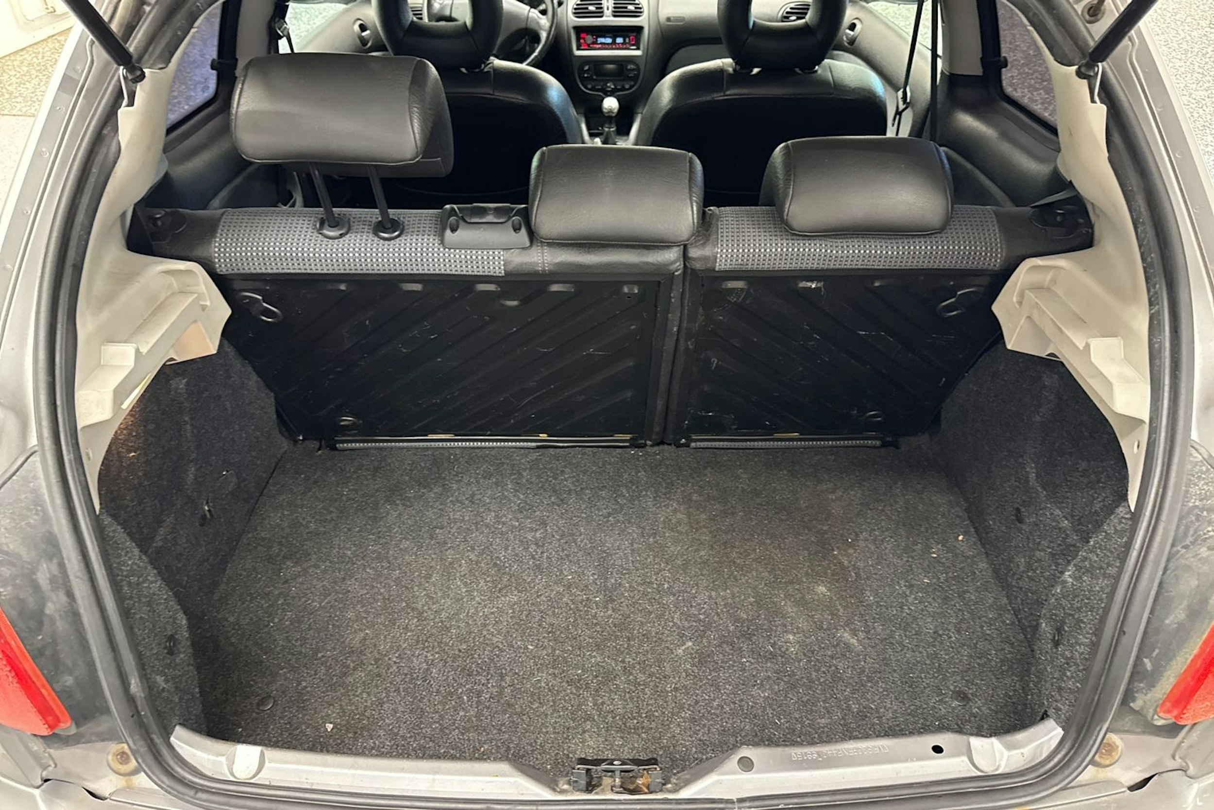 Harmaa Peugeot 206 2004 kuva 17.