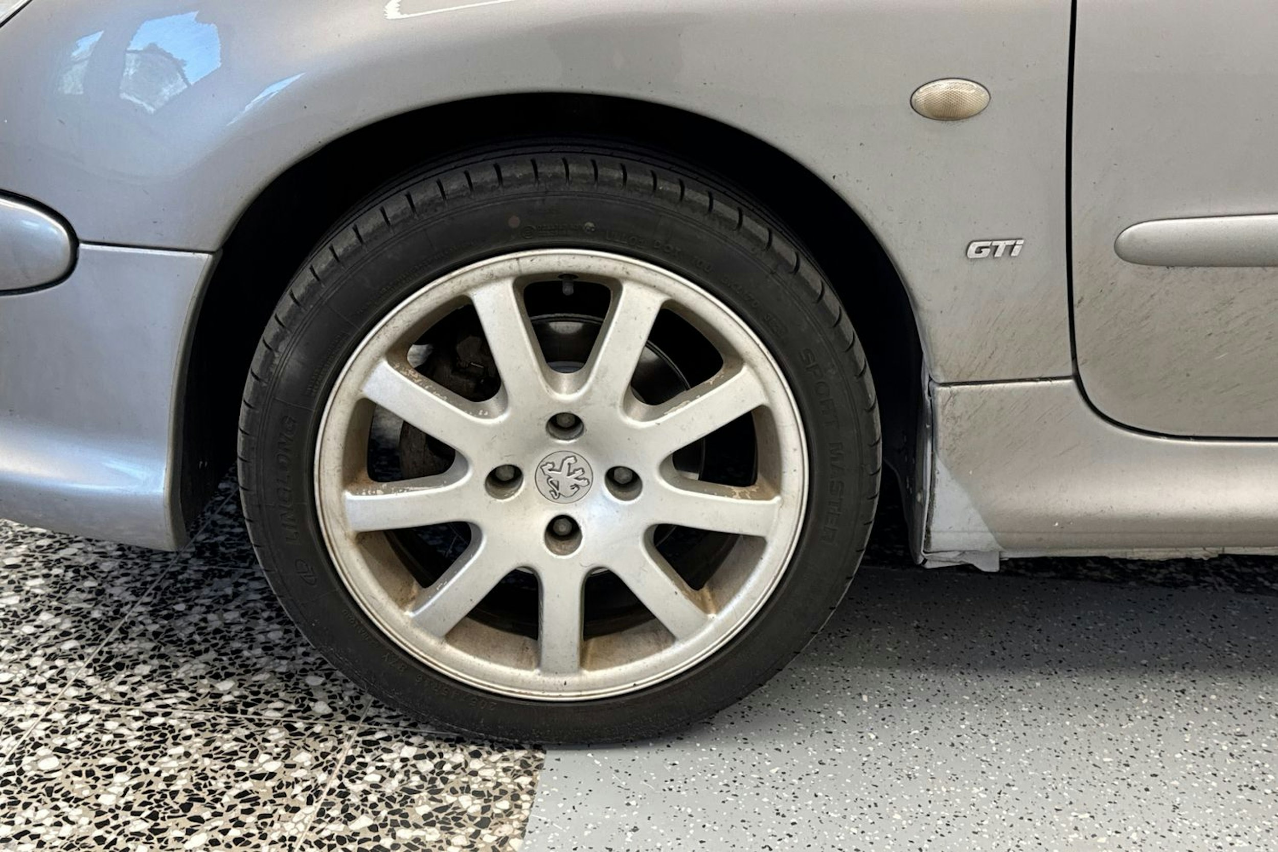Harmaa Peugeot 206 2004 kuva 18.