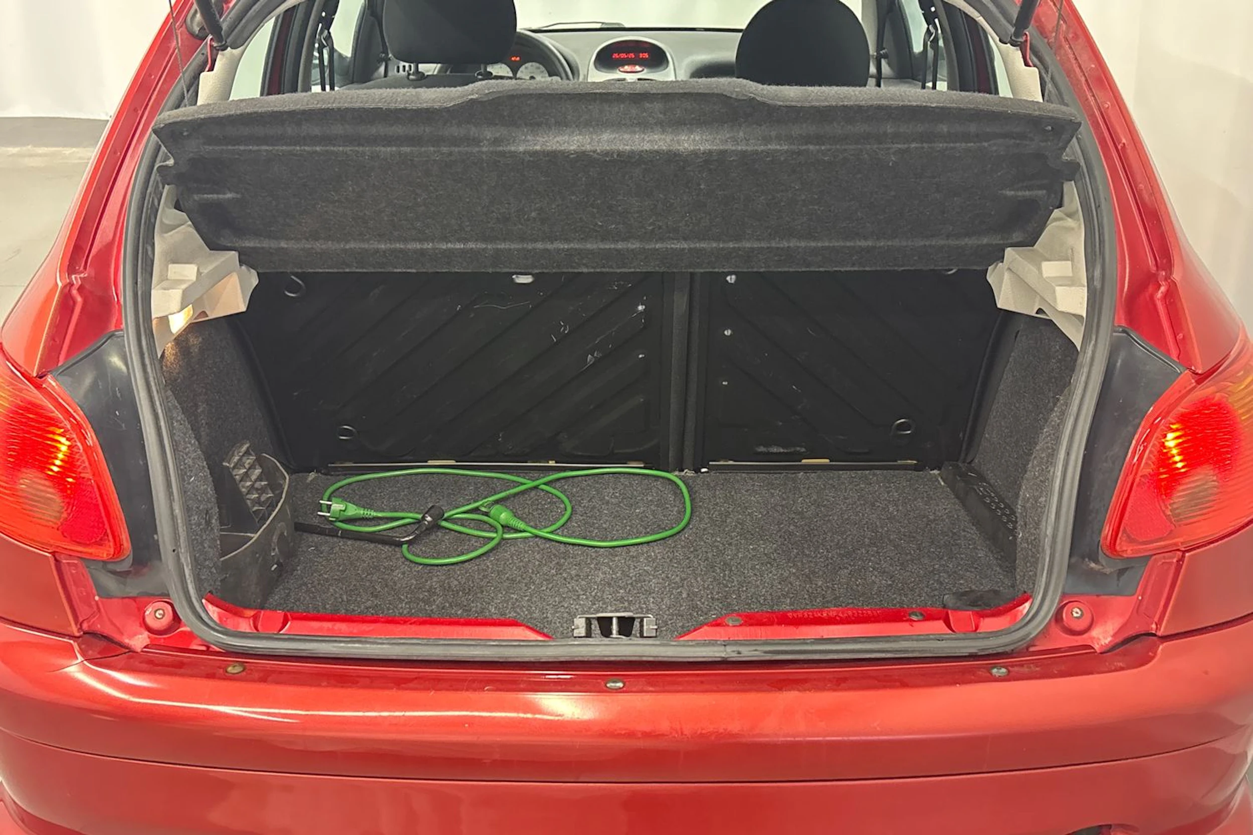 punainen Peugeot 206 2006 kuva 16.