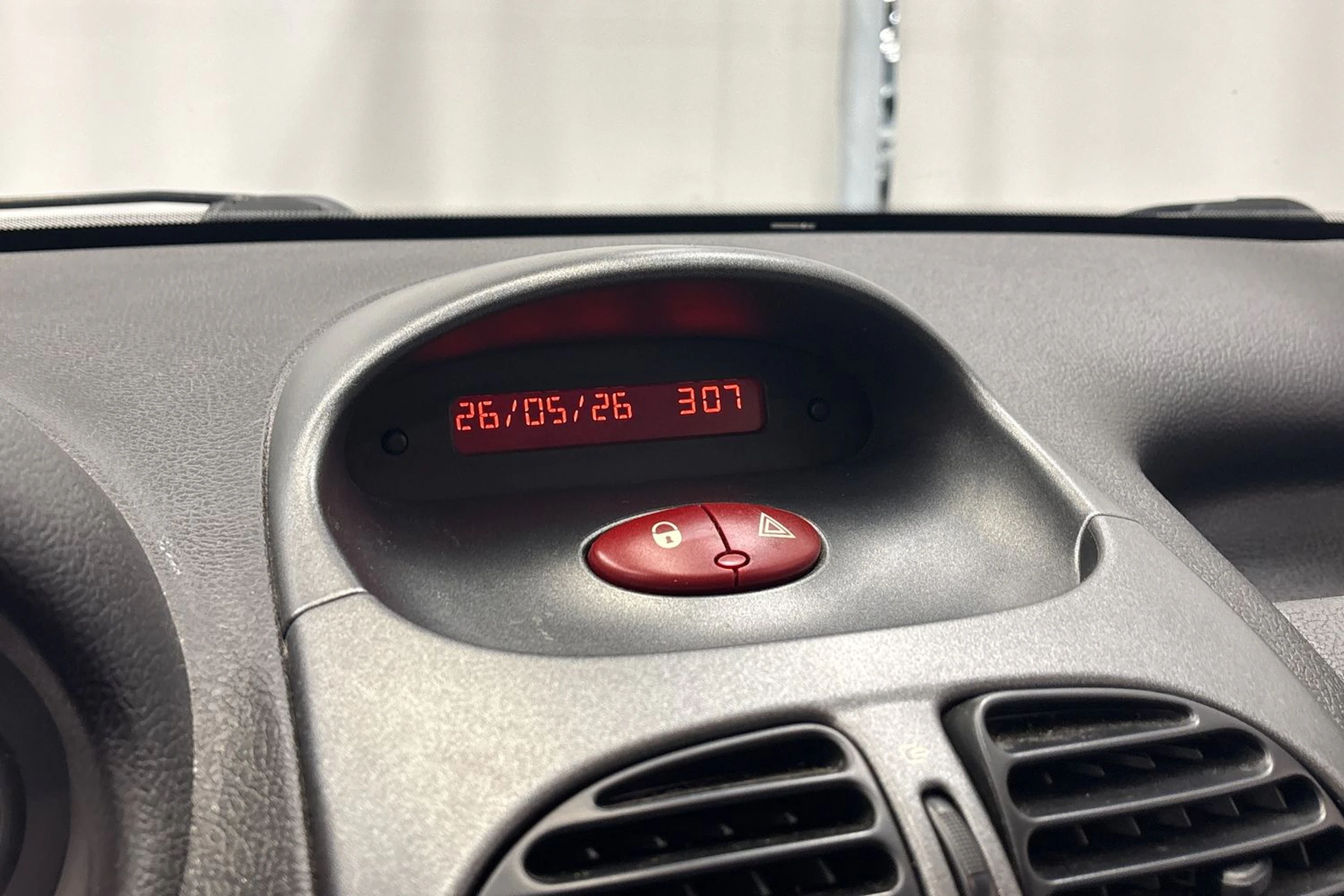 punainen Peugeot 206 2006 kuva 19.
