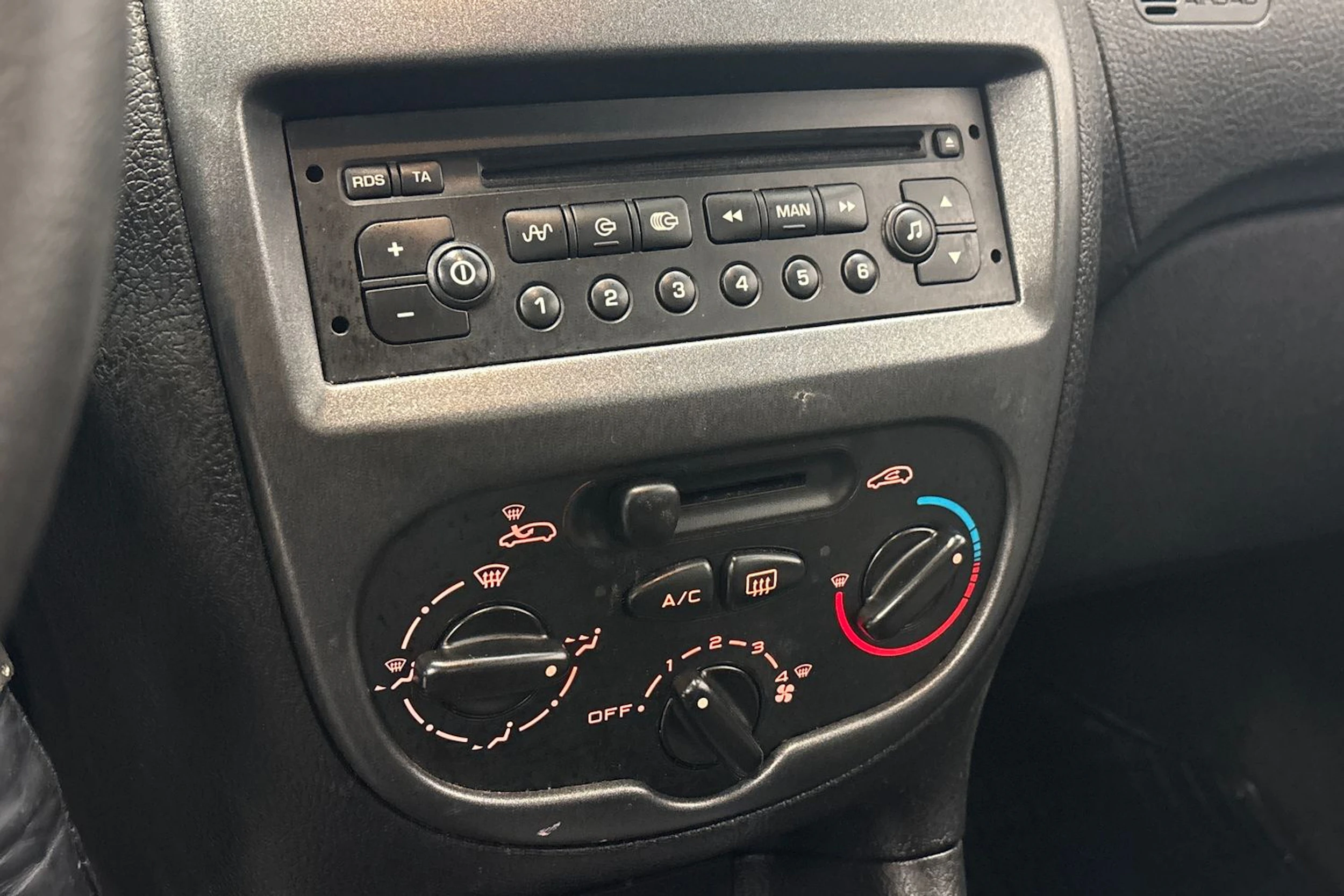 punainen Peugeot 206 2006 kuva 20.