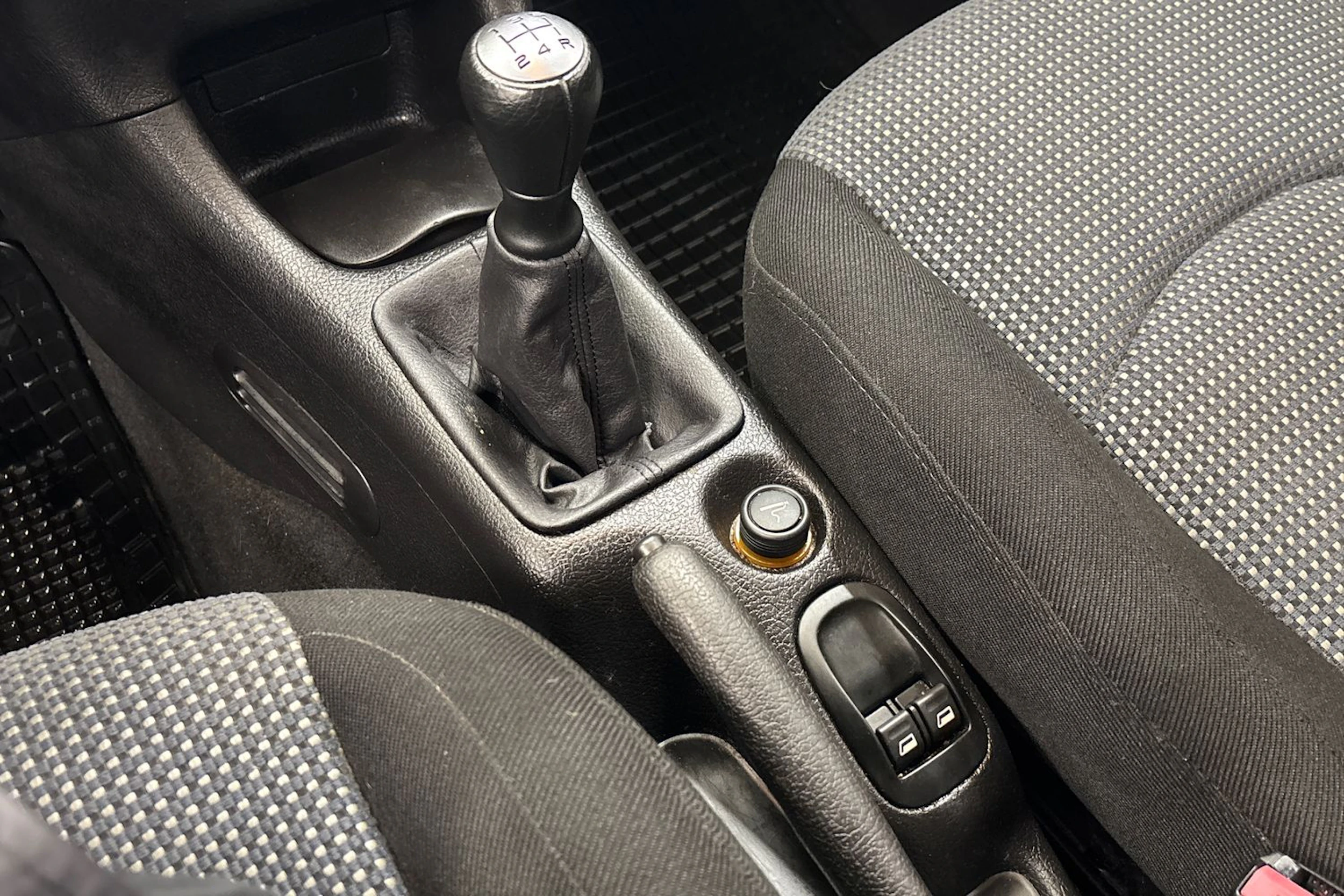 punainen Peugeot 206 2006 kuva 21.