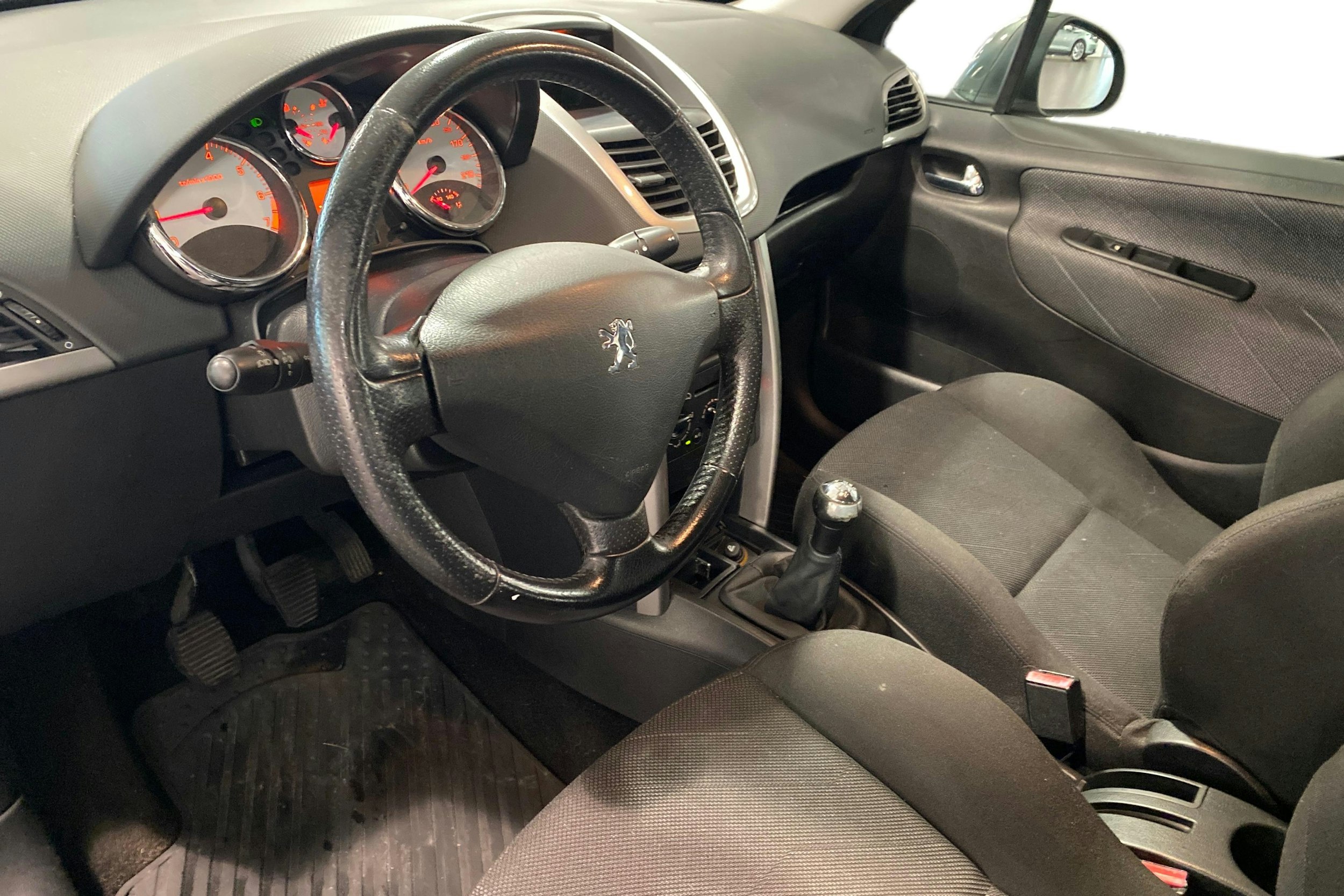 harmaa Peugeot 207 2007 kuva 7.