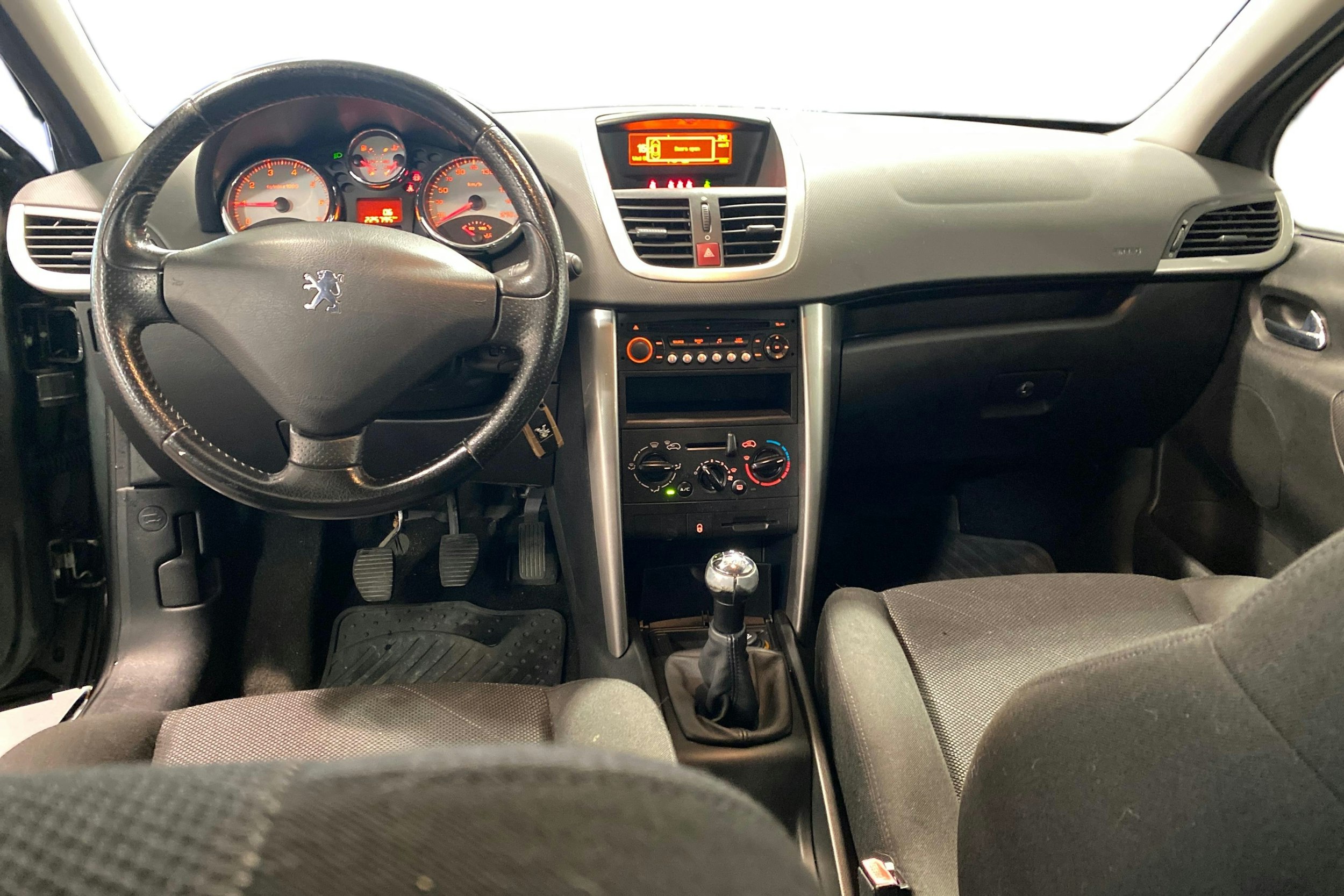 harmaa Peugeot 207 2007 kuva 9.