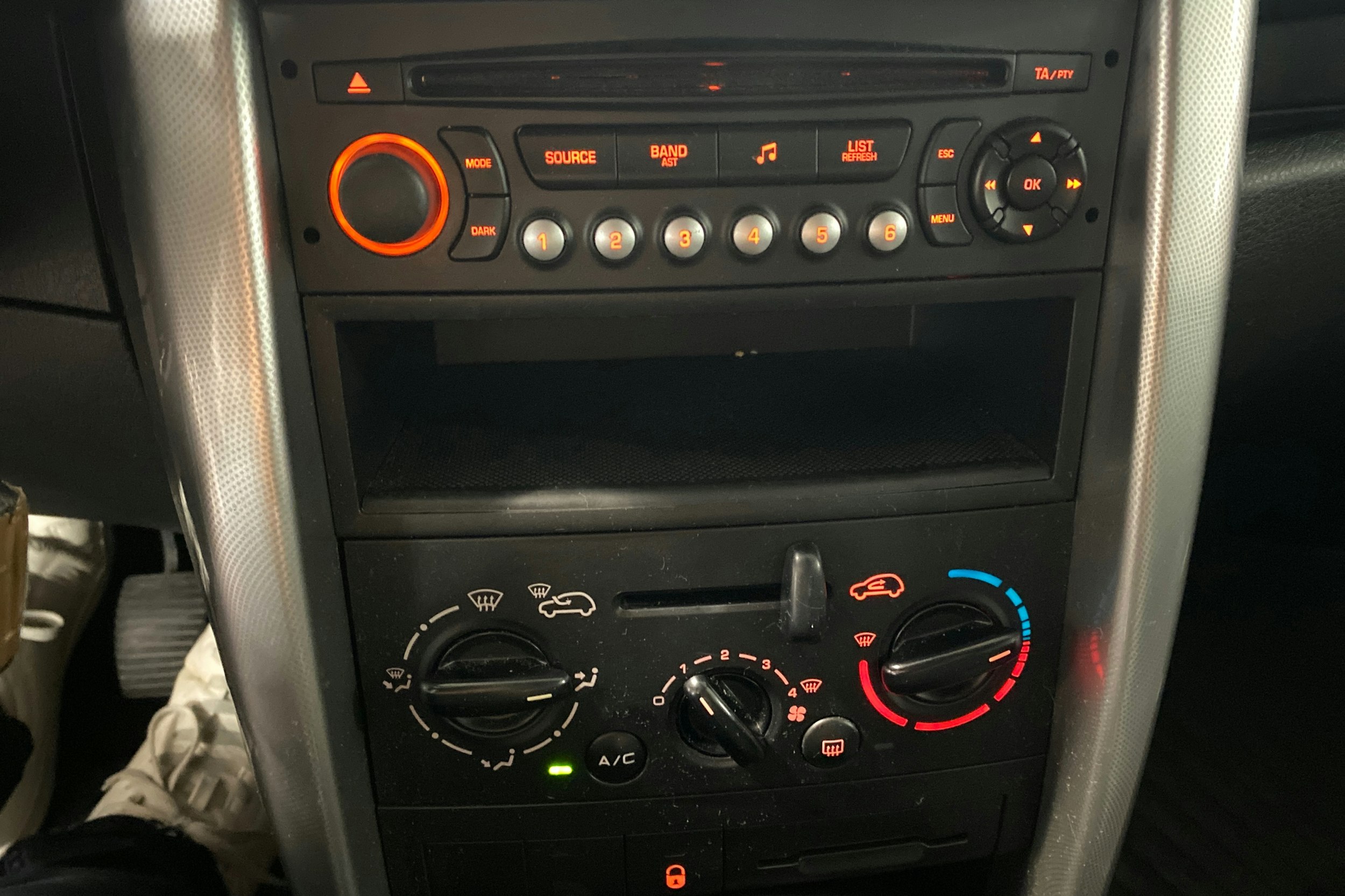 harmaa Peugeot 207 2007 kuva 18.