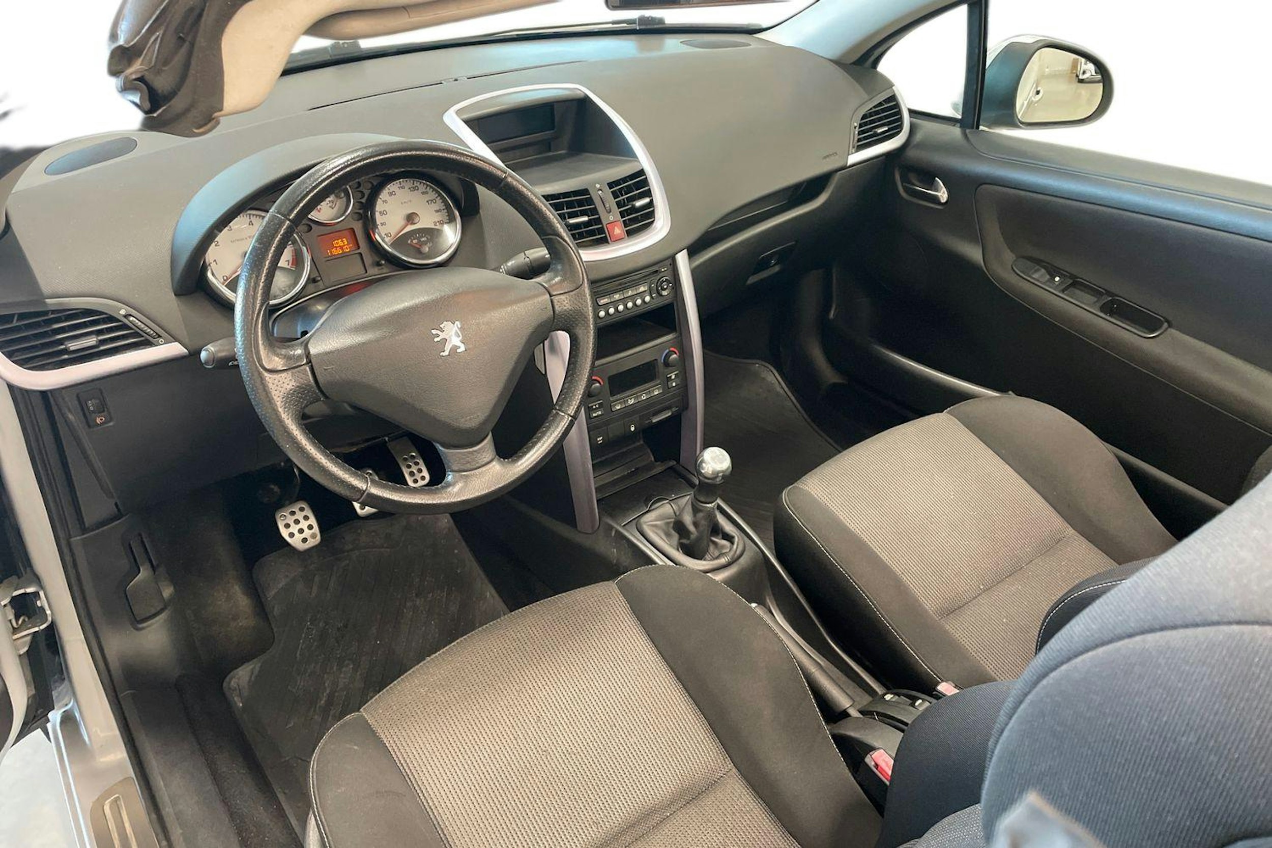 harmaa Peugeot 207 2007 kuva 7.