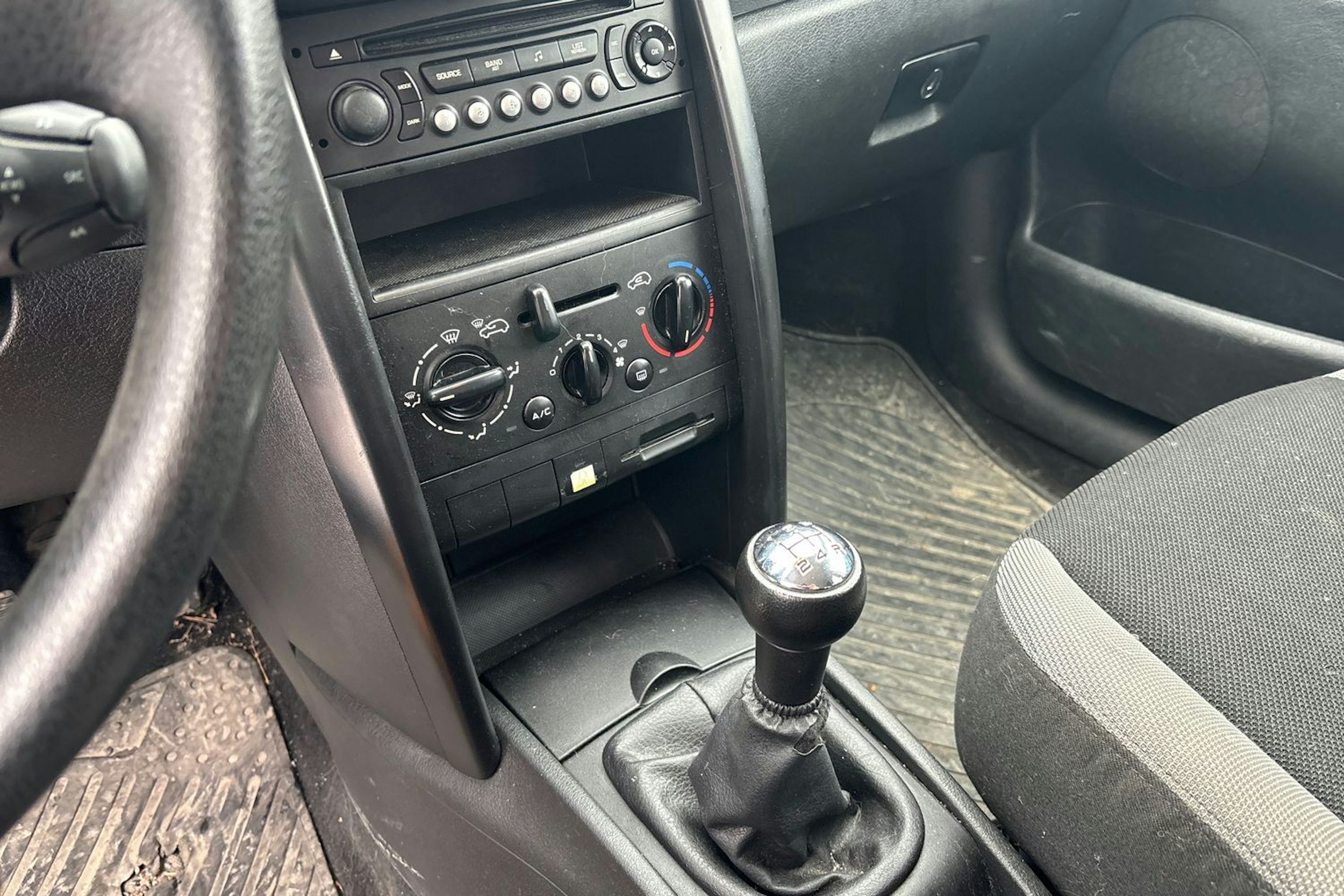 Punainen Peugeot 207 2007 kuva 12.