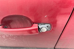 Punainen Peugeot 207 2007 kuva 16.