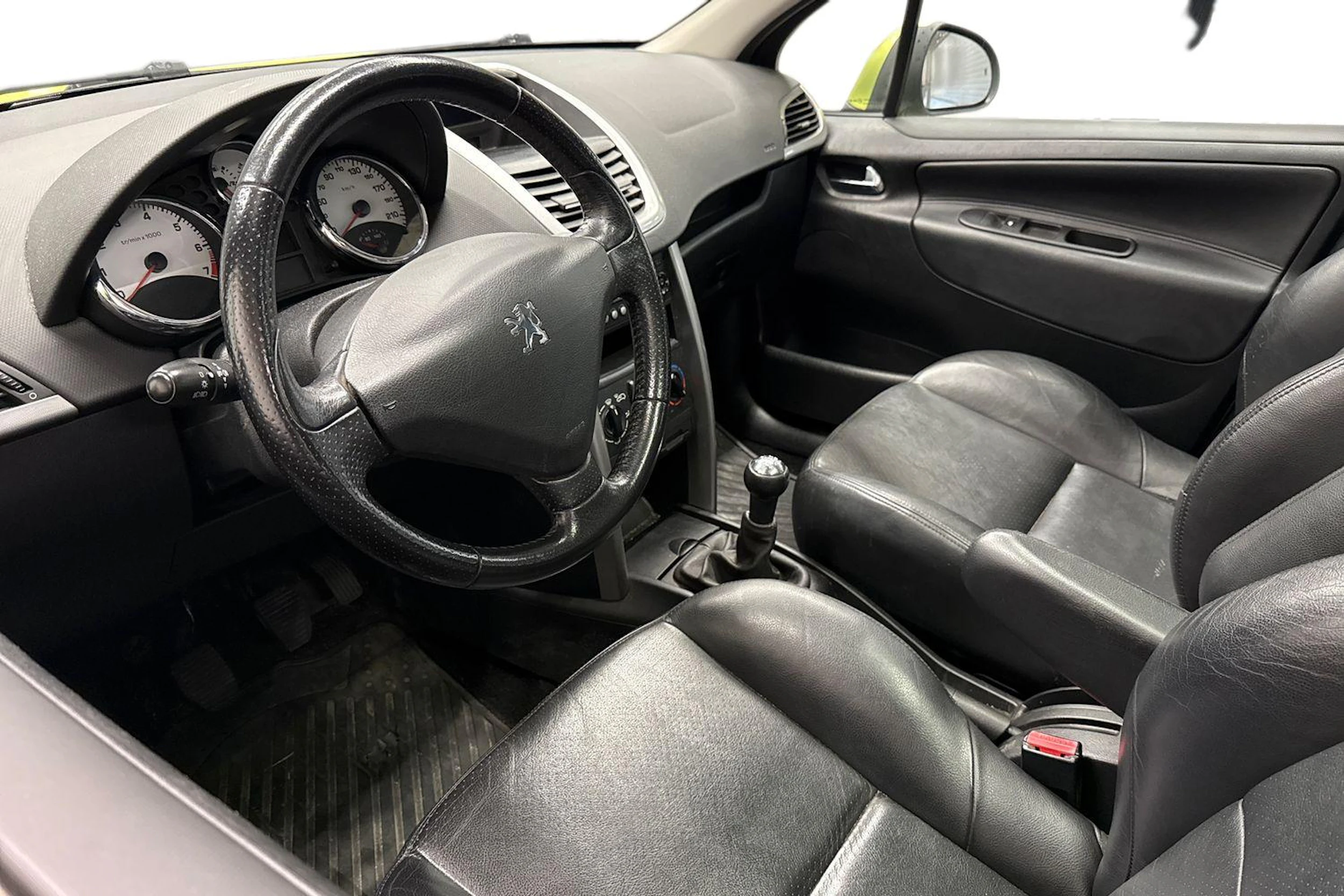 keltainen Peugeot 207 2008 kuva 8.