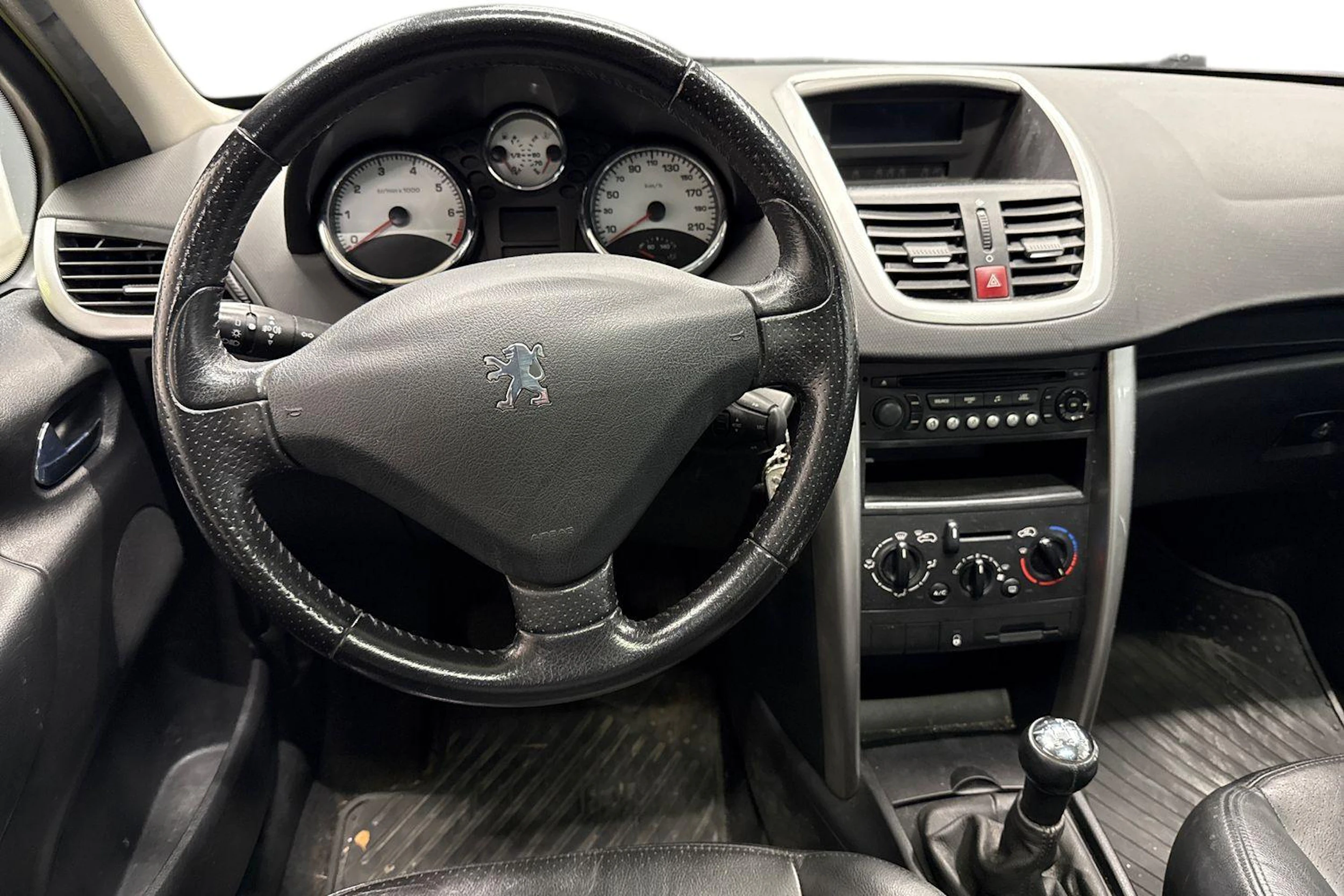 keltainen Peugeot 207 2008 kuva 9.